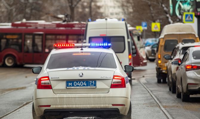 Под Богородицком на дороге столкнулись легковушка и два грузовика