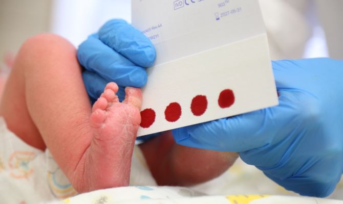 В России расширят список анализов для новорожденных в 2026 году