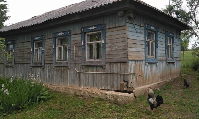 Деревянный дом в тульской деревне Бредихино выставили на торги