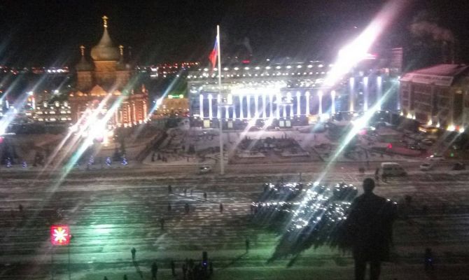 500 туляков выстроились в "звезду" на площади Ленина. ВИДЕО