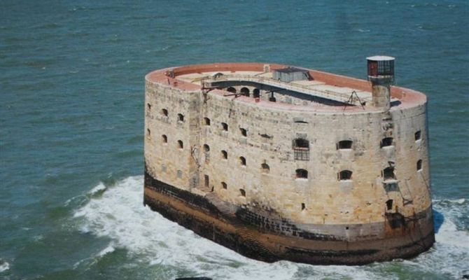 В известном телешоу «Форт Боярд» снялся туляк Александр Рогов