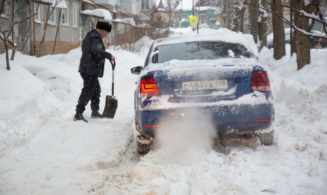 Последствия снегопада в Туле: как справляются УК и что делать жителям нерасчищенных дворов