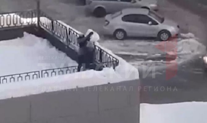 Прокуратура провела проверку после опасных игр детей на крыше здания