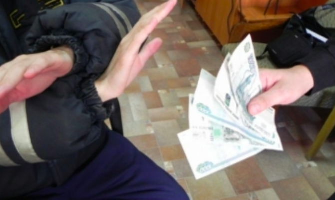 Житель Донского предложил госавтоинспектору деньги за пятерки на экзамене