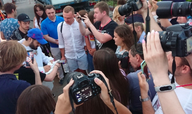 Перед концертом в Туле МОТ встретился с поклонниками