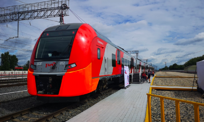 В г. Щекино работает выставка железнодорожной техники