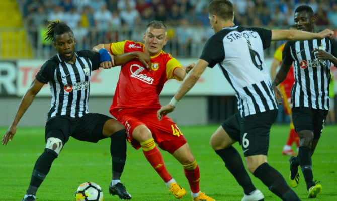 "Нефтчи" громит "Арсенал" в ответной игре