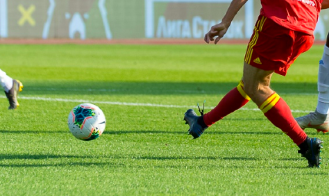 Футболиста "Арсенала" с поля унесли на носилках