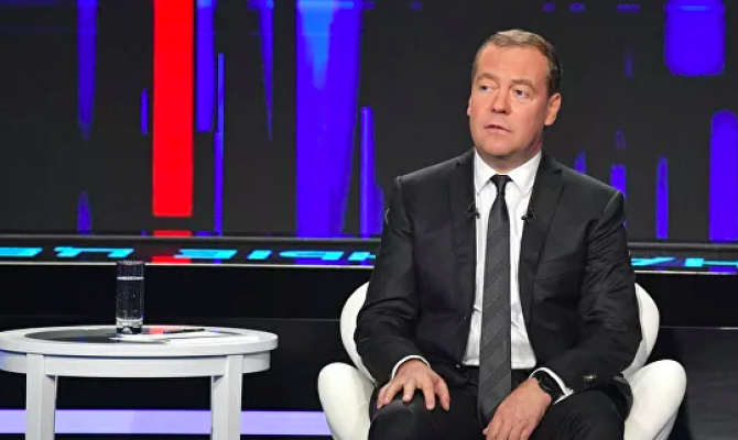 Дмитрий Медведев предложил ввести «более гибкие формы» рабочего графика