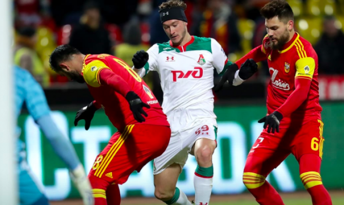 Болельщики ЦСКА, который проиграл «Арсеналу», поддержали «Локомотив»