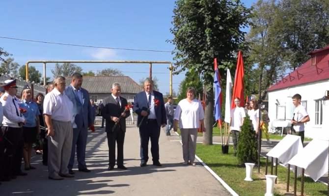 В День Знаний в Суворовской Гимназии высадили аллею памяти