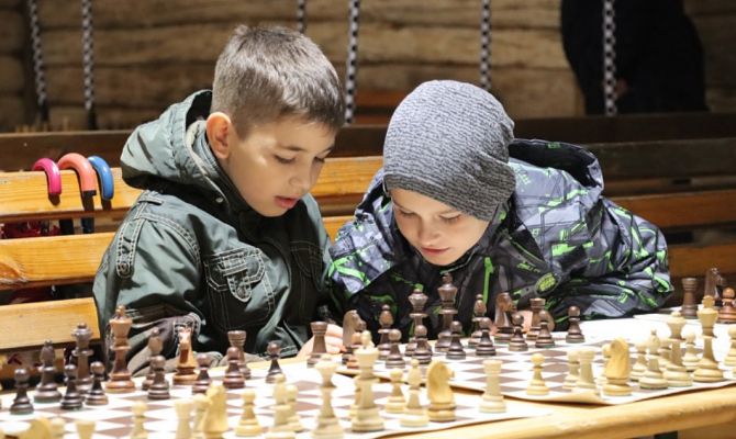 В Ясной Поляне проходит Детский Кубок по шахматам среди школьников