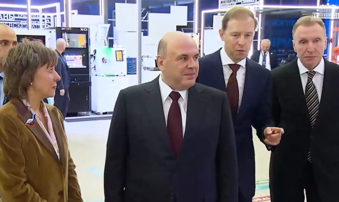 Премьер-министр РФ попробовал белевскую пастилу на форуме «Сделано в России»