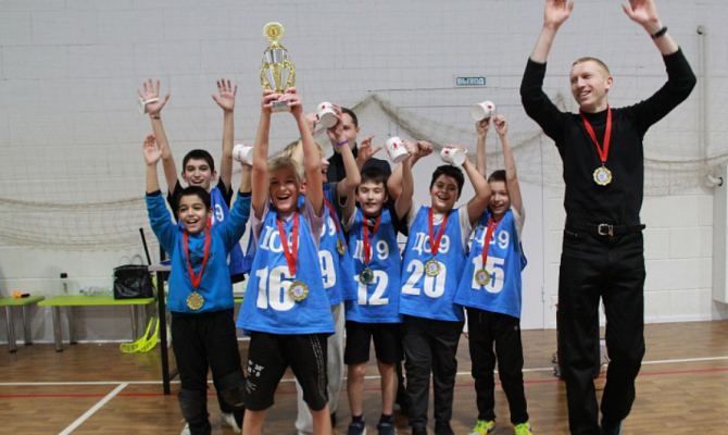 В Туле завершился первый турнир по флорболу «Серебряная клюшка»