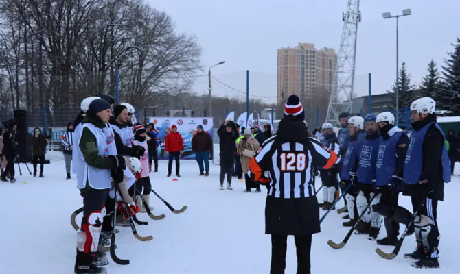 В Туле стартовал турнир по хоккею в валенках