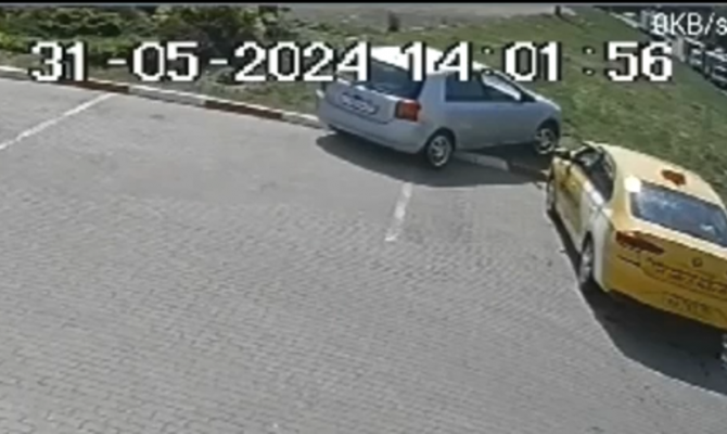 В Туле женщина перепутала педали и проехалась по газону на улице Вильямса