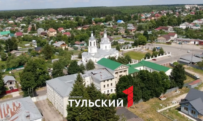 Готический замок и площадка для глэмпинга в Алексине: итоги первого дня ПМЭФ-2024