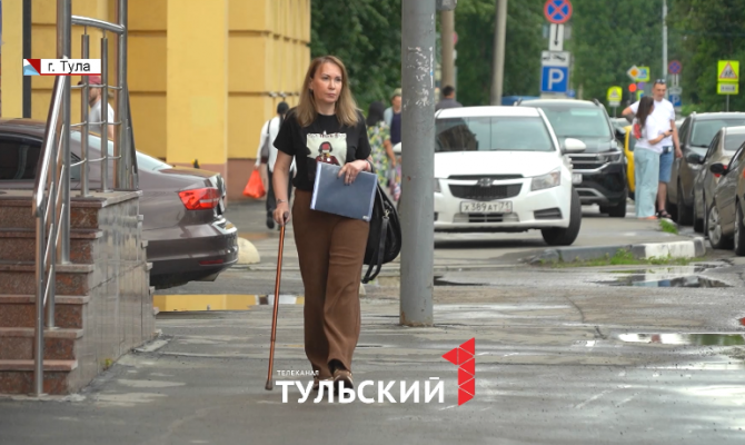 Тулячка два года судится с магазином из-за травмы на ступенях