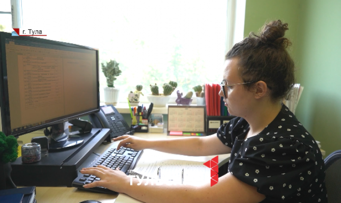 Получить опыт и накопить деньги: кем подростки могут поработать летом