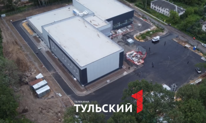 У нового ФОКа с бассейнами в Скуратово отремонтируют тротуары и откроют парковку