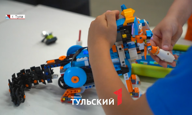 Мурчит и шипит как настоящий: юные программисты из Тулы собрали робокота