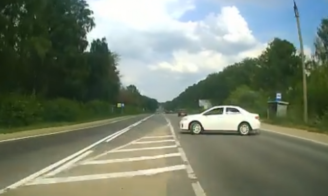 В Узловой водитель иномарки при развороте чуть не устроил ДТП