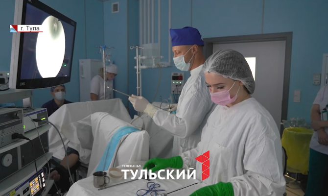 В онкоцентре в Туле начали оперировать с помощью тулиевого лазера