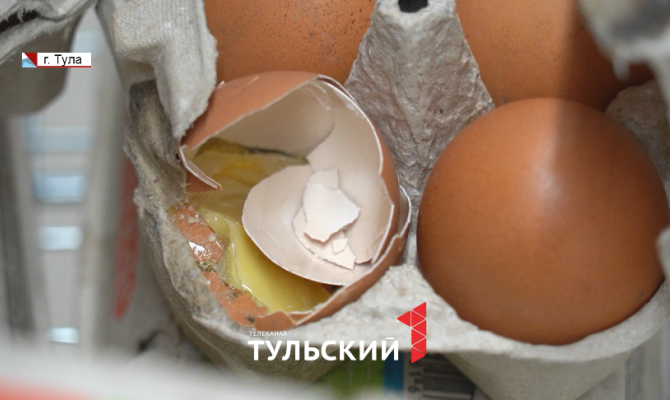 В супермаркете Тулы за один раз набралось 2 тележки просрочки