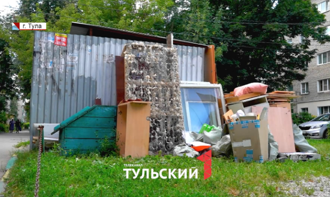 В Туле возле помойки появилось патио: кто должен вывозить крупногабаритный мусор
