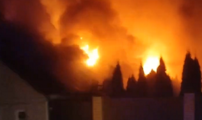 На улице Маяковского в Туле ночью загорелся жилой дом