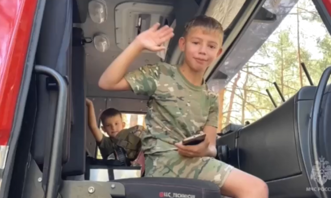 Тульские спасатели помогают курянам в пунктах временного размещения