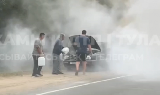 В Щекинском районе на трассе М-2 сгорел автомобиль