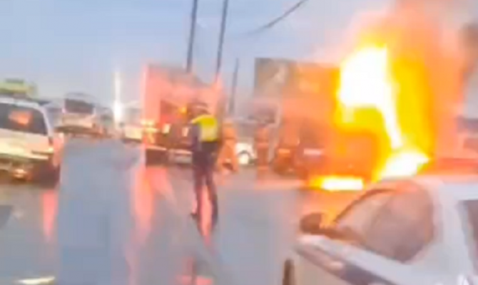 В Туле на Новомосковском шоссе сгорел автомобиль «Соболь»