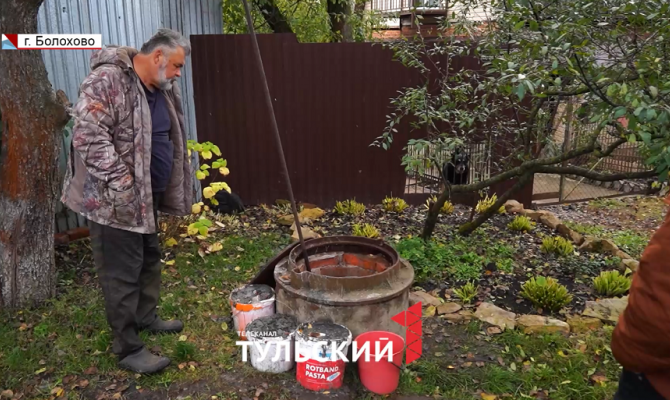 В Болохове целый переулок залило нечистотами из колодца