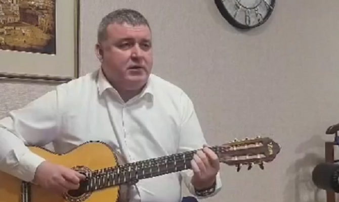 Глава администрации Тулы исполнил песню в честь Дня отца