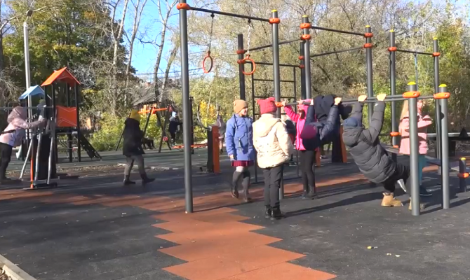 В Донском появилась новая детская площадка