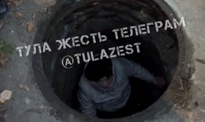 В Новомосковске женщина провалилась в канализационный люк