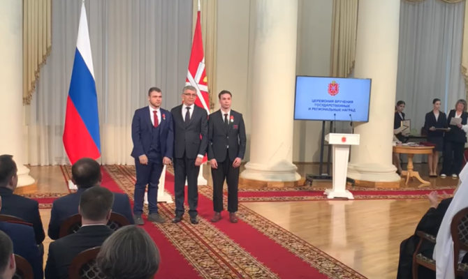 Дмитрий Миляев наградил спасителей 14-летней девочки от изнасилования