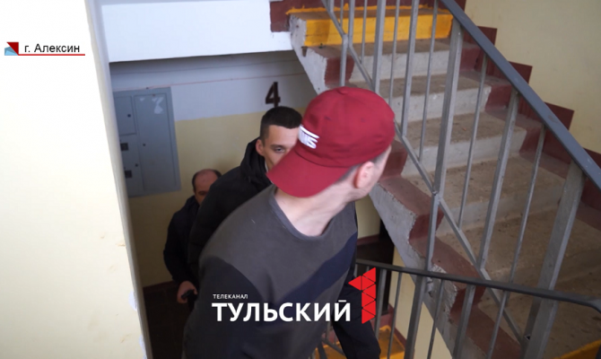 Из-за конфликта УК и застройщика в Алексине 9-этажка больше года живет без лифта