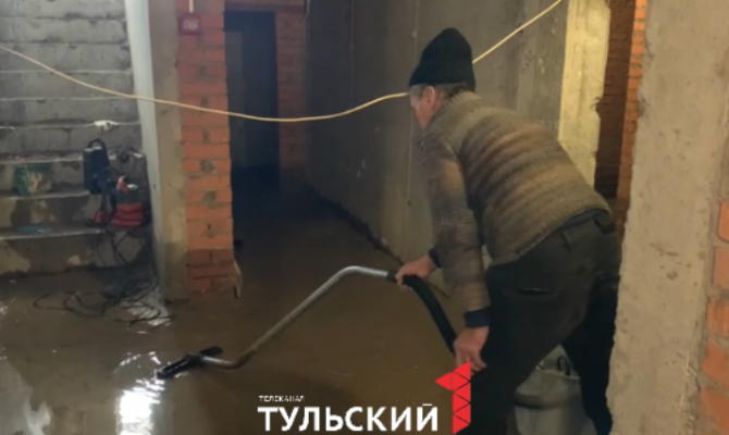 В микрорайоне Левобережный в Туле затопило подвал пятиэтажки