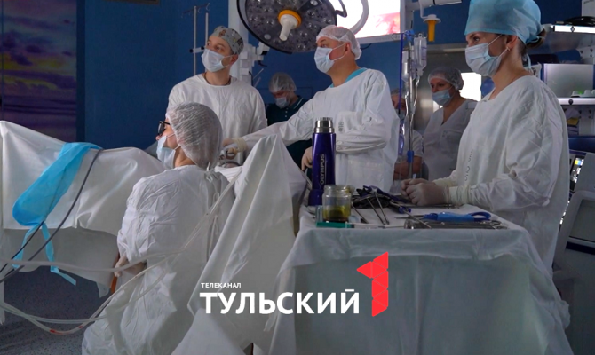 В Туле заслуженный врач России провел показательную операцию по удалению опухоли