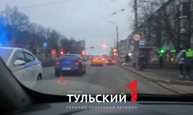 На улице Металлургов в Туле собралась пробка из-за ДТП