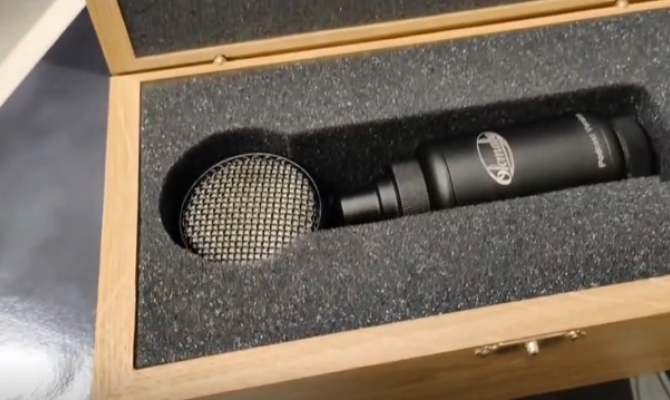 В Туле сделали микрофон для журналиста Такера Карлсона