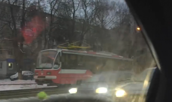 На улице Металлургов в Туле встали трамваи