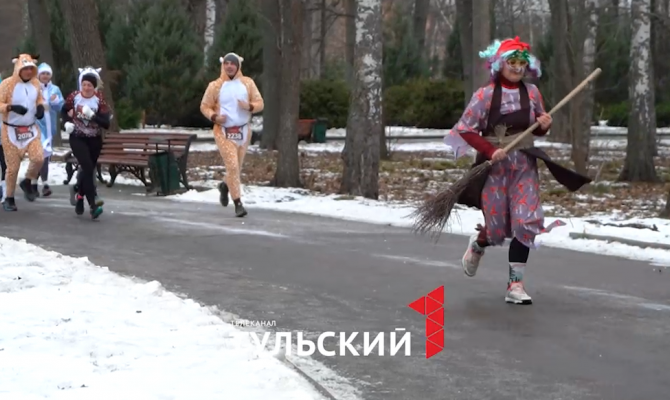 Гарри Поттер, Бэтмен и Баба-яга пробежали по Белоусовскому парку Тулы