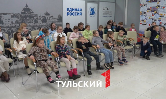 Тульские волонтеры провели детский новогодний утренник