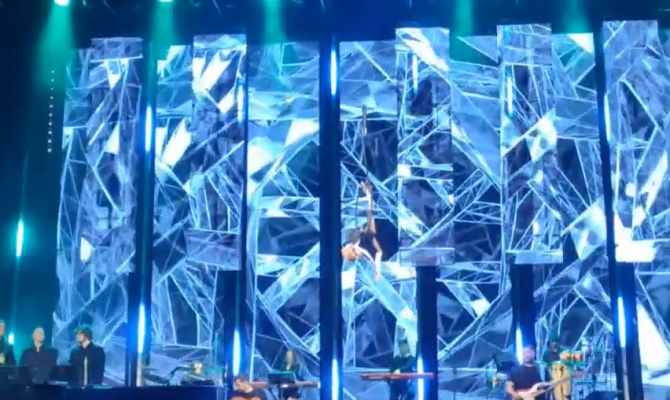 Юная гимнастка из Тулы показала воздушный номер на концерте Дмитрия Маликова