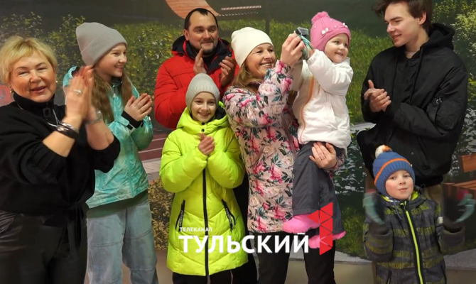 Туляки получили ключи от квартир в новом ЖК и подарки от застройщика