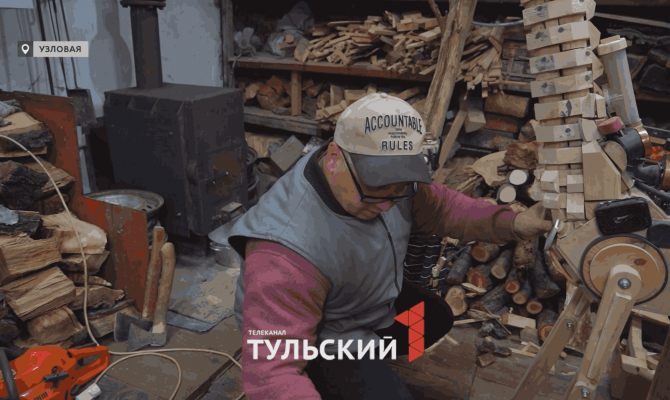В Узловой создают деревянных героев в стиле стимпанк