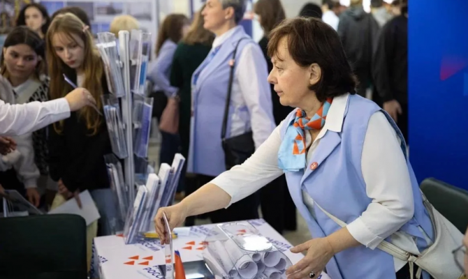 На форуме «Молодой специалист — строитель будущего» в Туле прошёл круглый стол с министрами